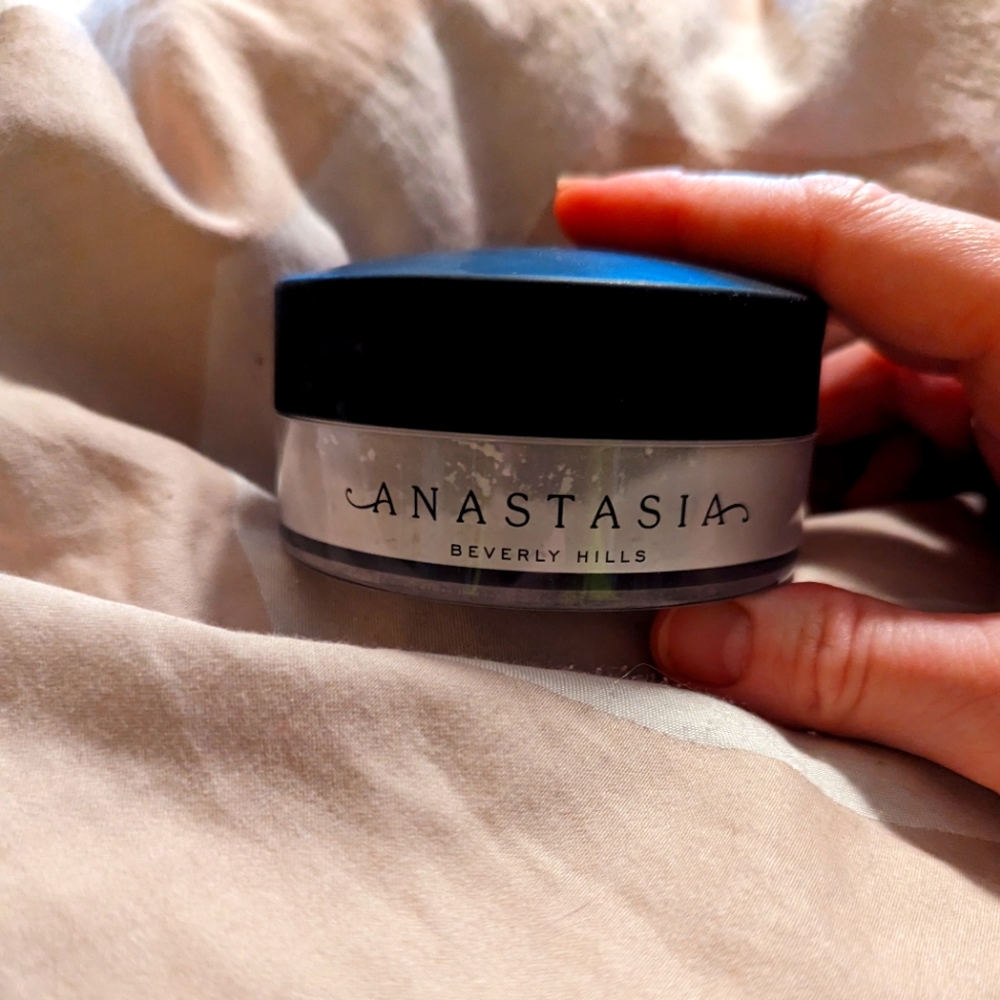 Anastasia setting powder